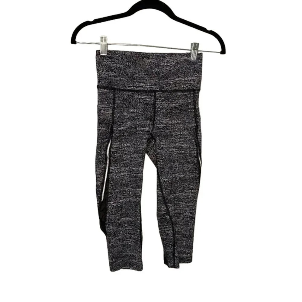 LULULEMON Cropped Mesh Detail Heathered Grey Running Tights - size 4